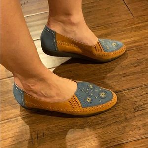 Slip on Hish Puppy shoes